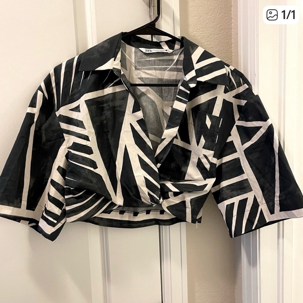Zara Black & White Geometric Cropped Shirt